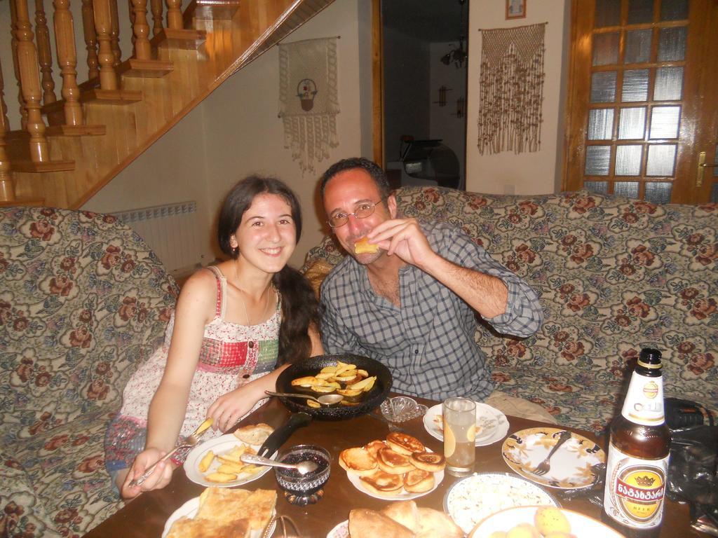 Nitsa Guest House Gori Esterno foto