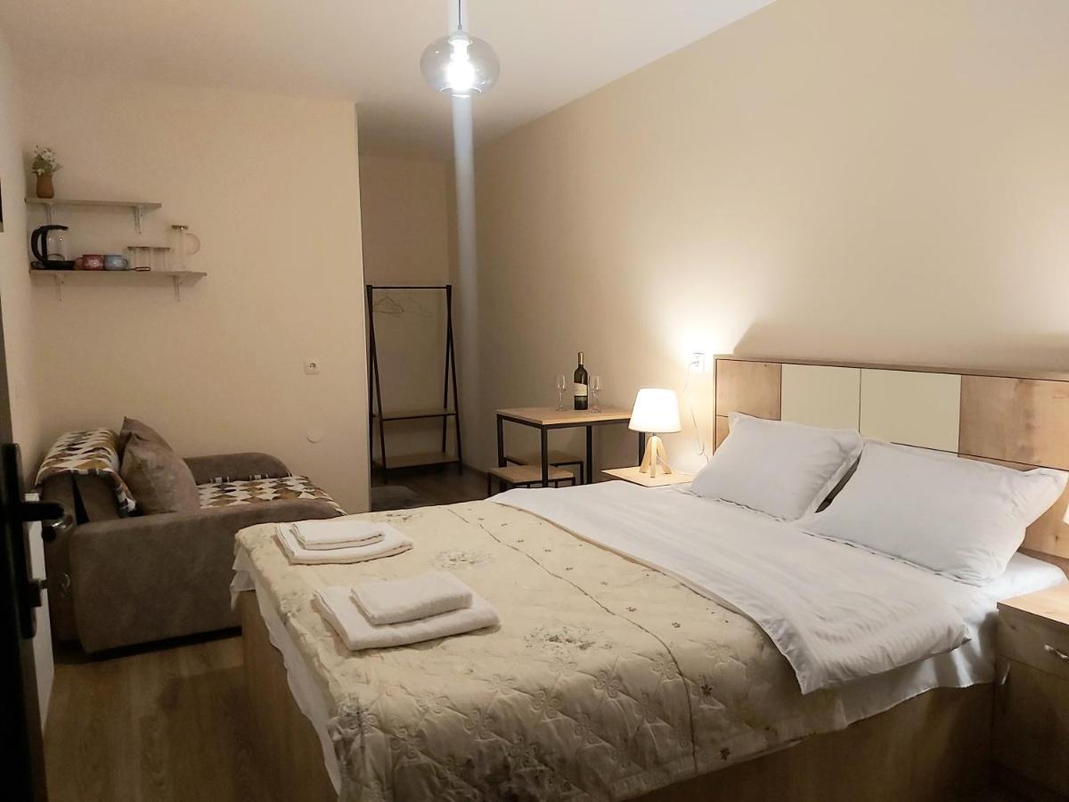 Nitsa Guest House Gori Esterno foto