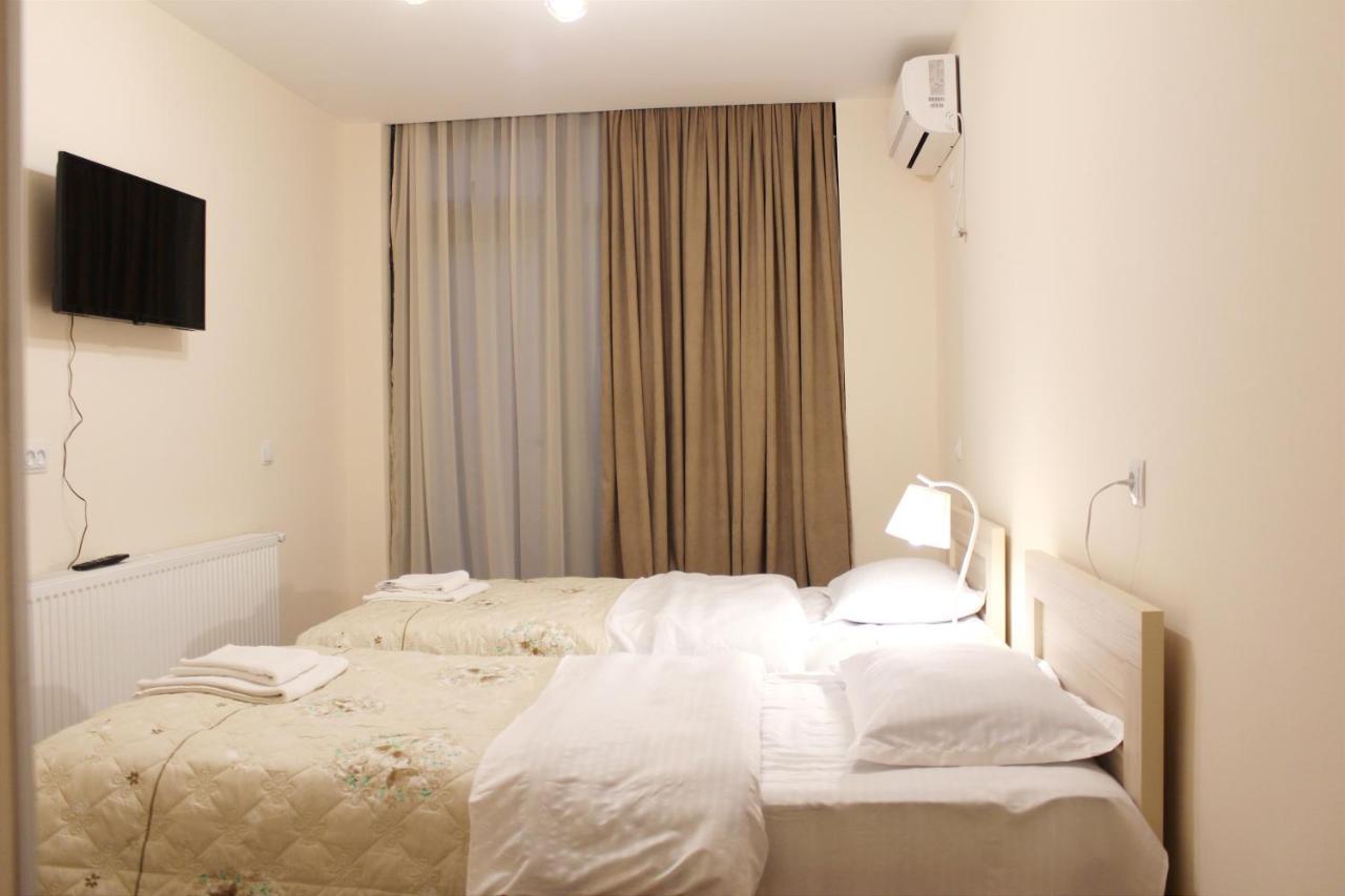 Nitsa Guest House Gori Esterno foto