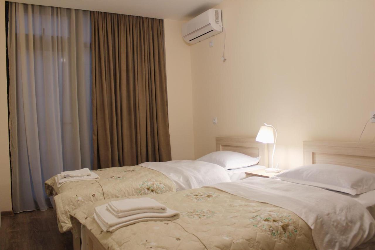 Nitsa Guest House Gori Esterno foto