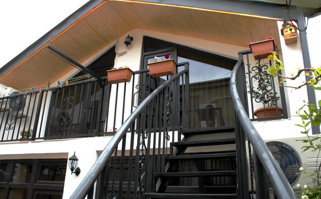 Nitsa Guest House Gori Esterno foto