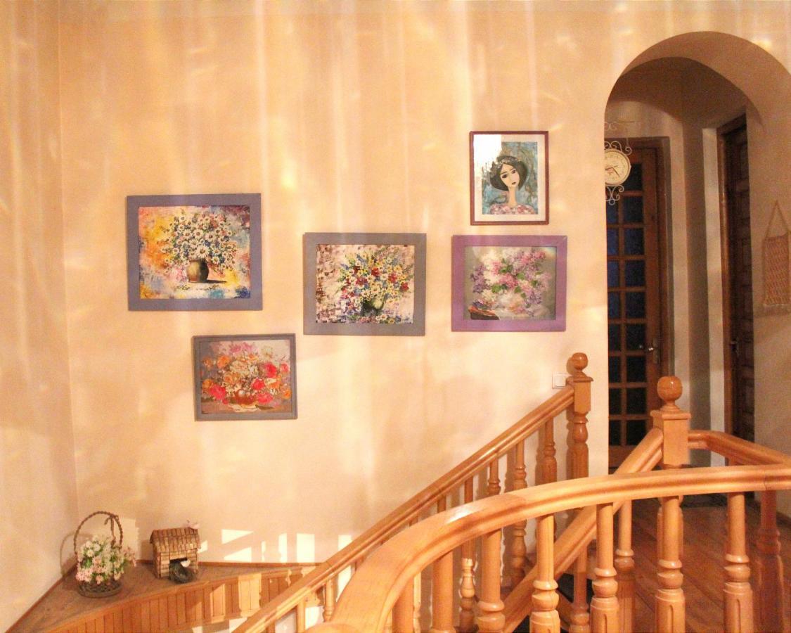 Nitsa Guest House Gori Esterno foto