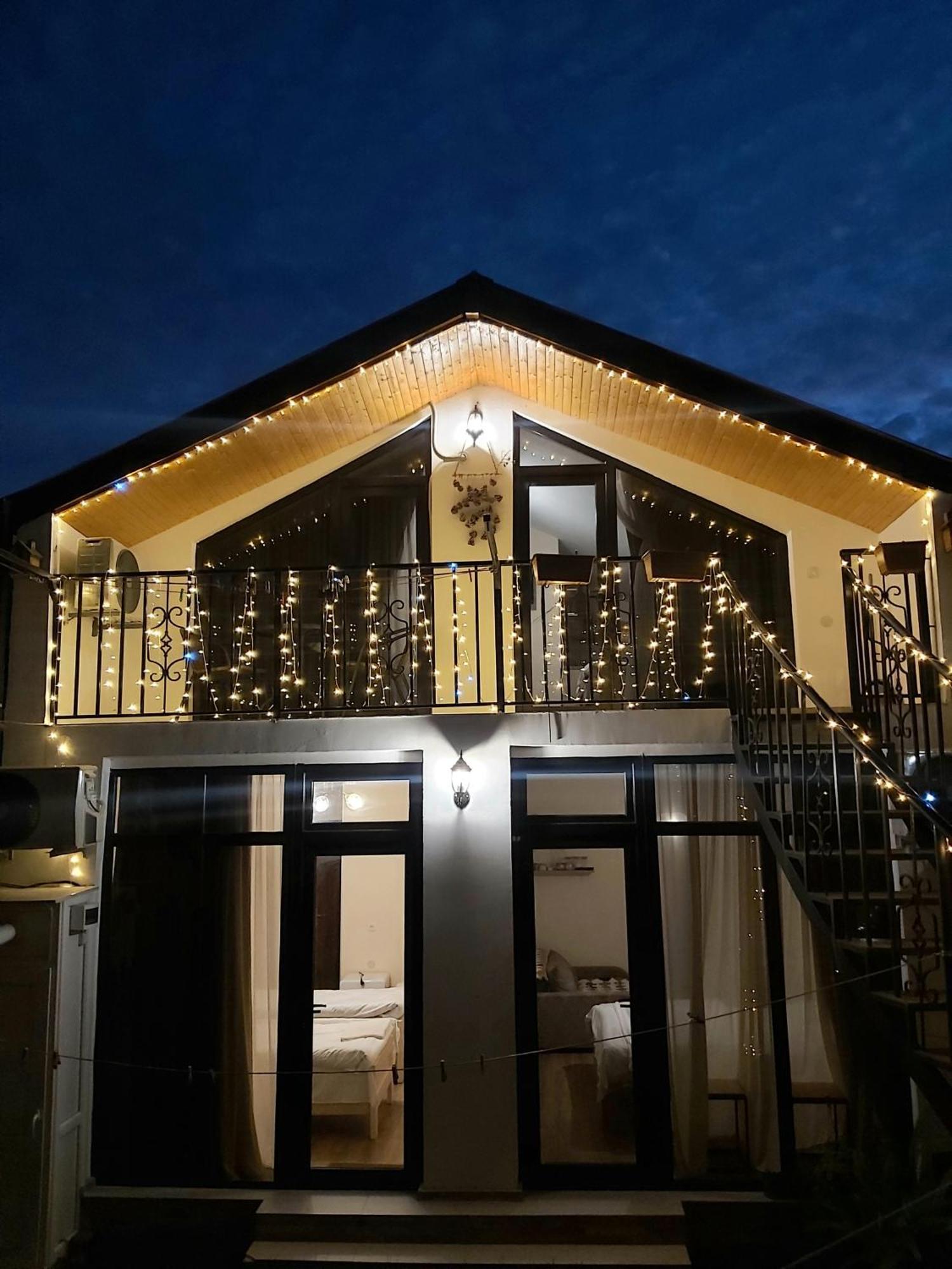Nitsa Guest House Gori Esterno foto