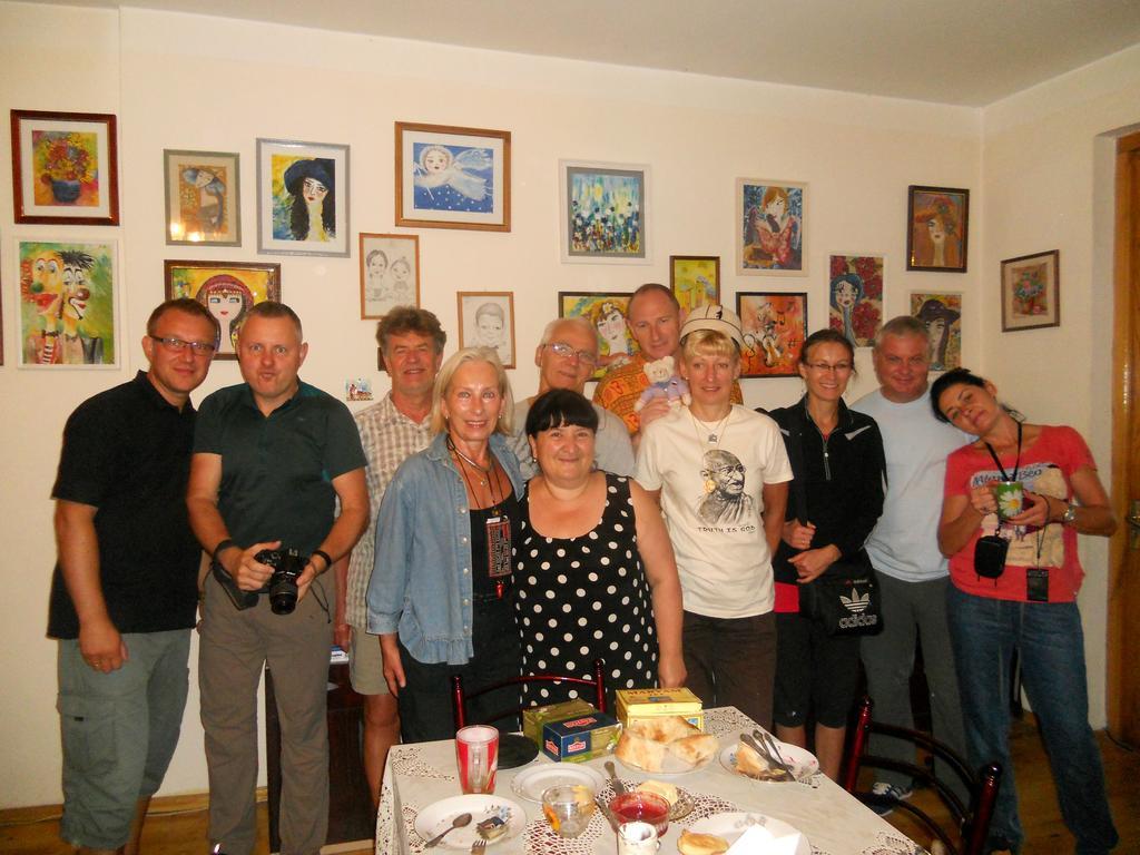 Nitsa Guest House Gori Esterno foto