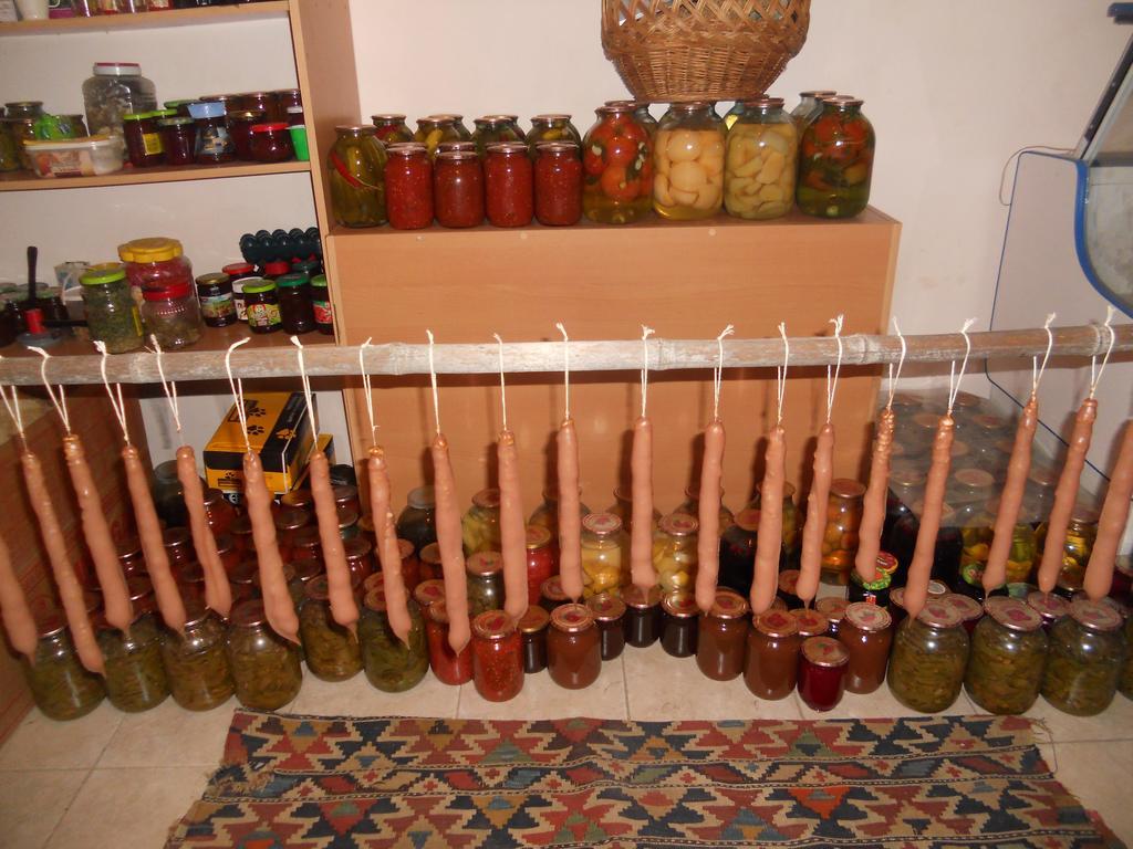 Nitsa Guest House Gori Esterno foto