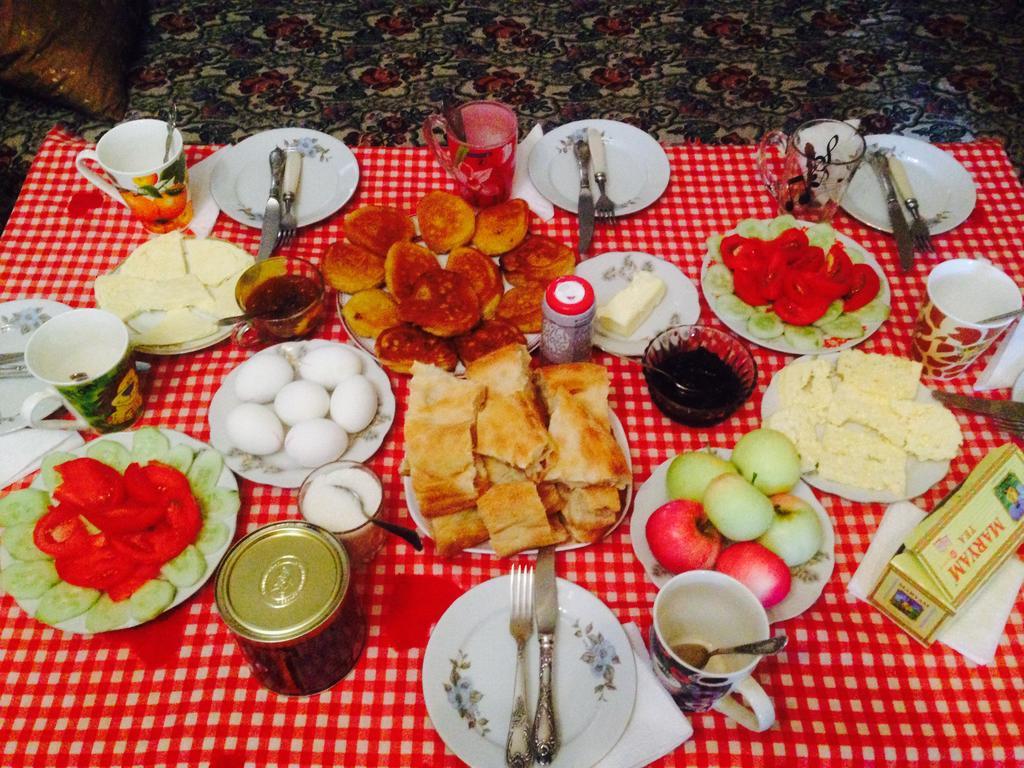 Nitsa Guest House Gori Esterno foto
