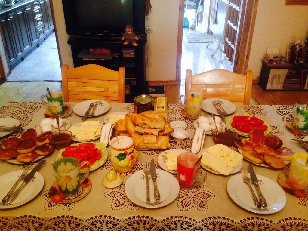 Nitsa Guest House Gori Esterno foto