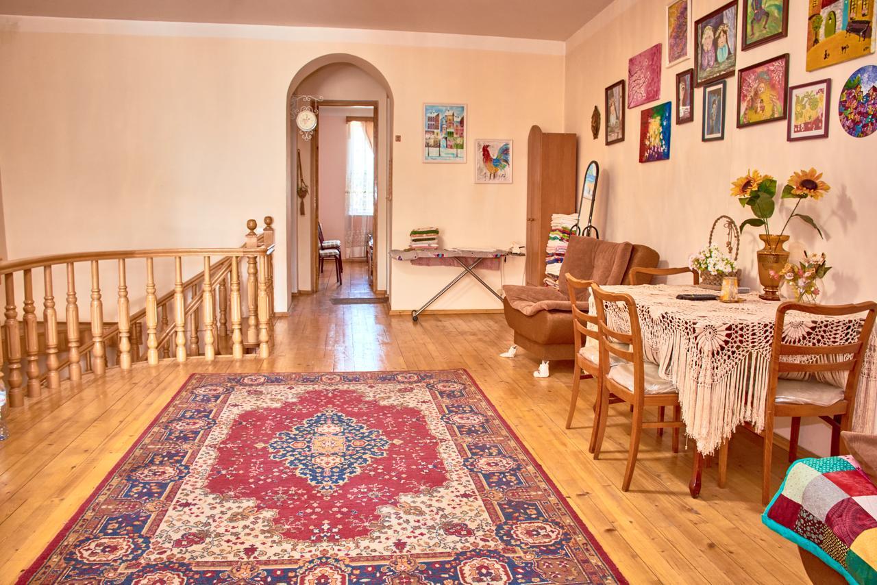 Nitsa Guest House Gori Esterno foto